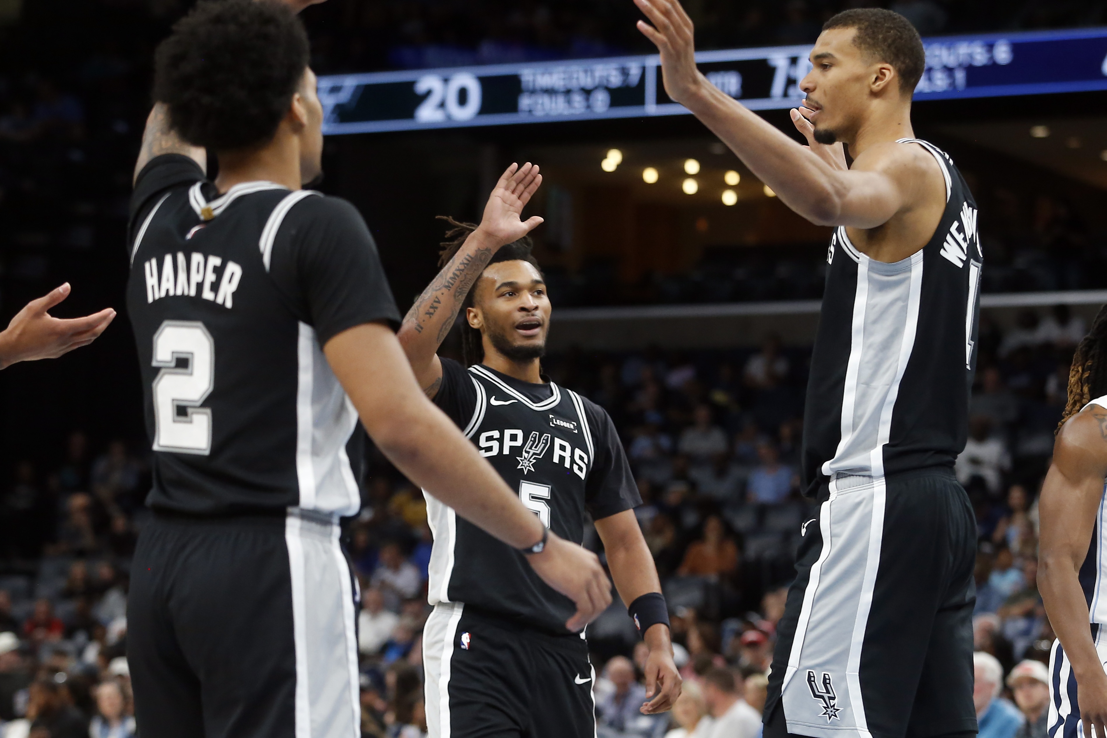 开云-文班缺席11胜5负！马刺咋做到的 坐拥MVP候选仍打出极致团队篮球