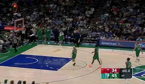 开云娱乐-独行侠首节狂轰45分，领先公牛11分进入第二节比赛